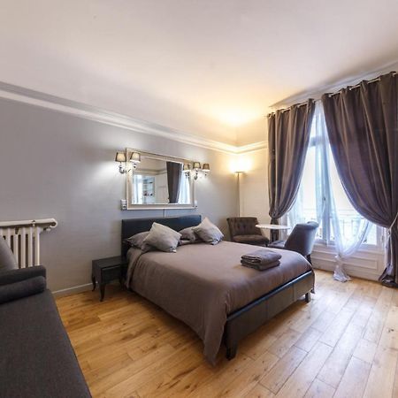 パリPrivate Studio - Avenue Des Champs-Elyseesアパートメント エクステリア 写真